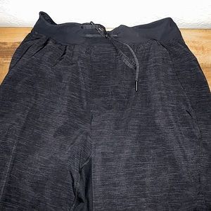 Lululemon 7” Men’s shorts Sz Small